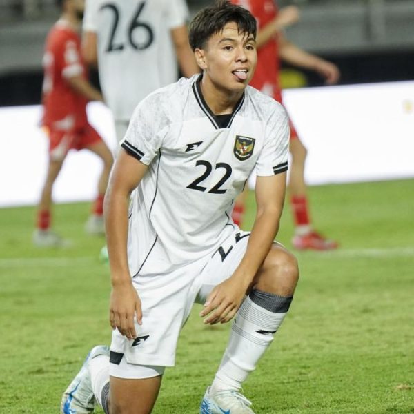 Pemain Timnas Indonesia, Adrian Wibowo, saat melawan Timnas Lebanon dalam laga FIFA Matchday 2025 di Stadion Gelora Bung Tomo, Surabaya, Senin (8/9/2025)